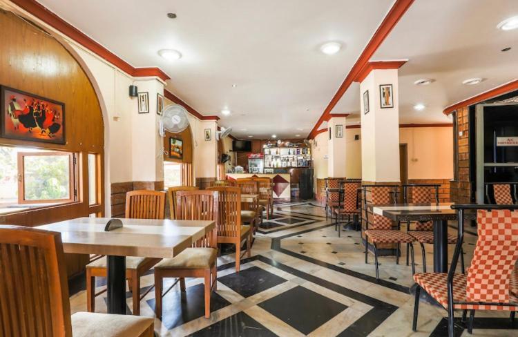 Hotel Priti International Мапуса Екстериор снимка