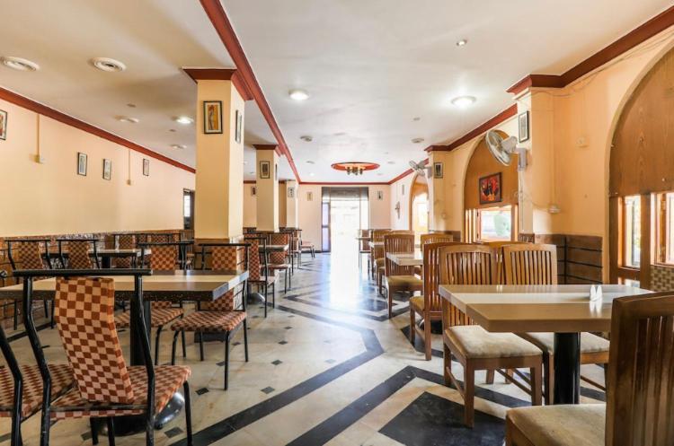 Hotel Priti International Мапуса Екстериор снимка
